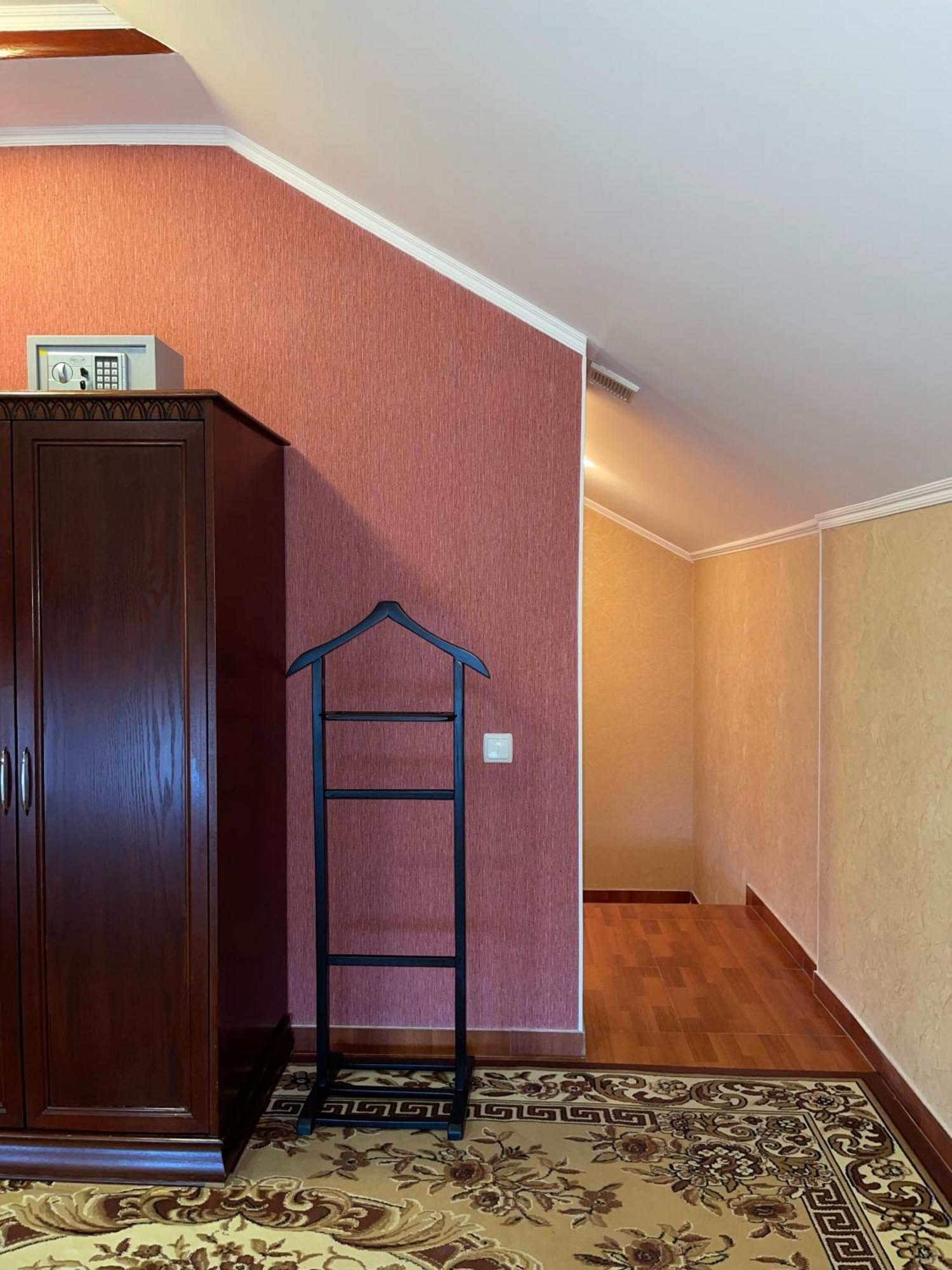 Vila Muntenia Hotel Chisinau Exterior photo